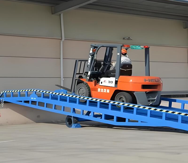 济南移动式卸货平台（叉车用）